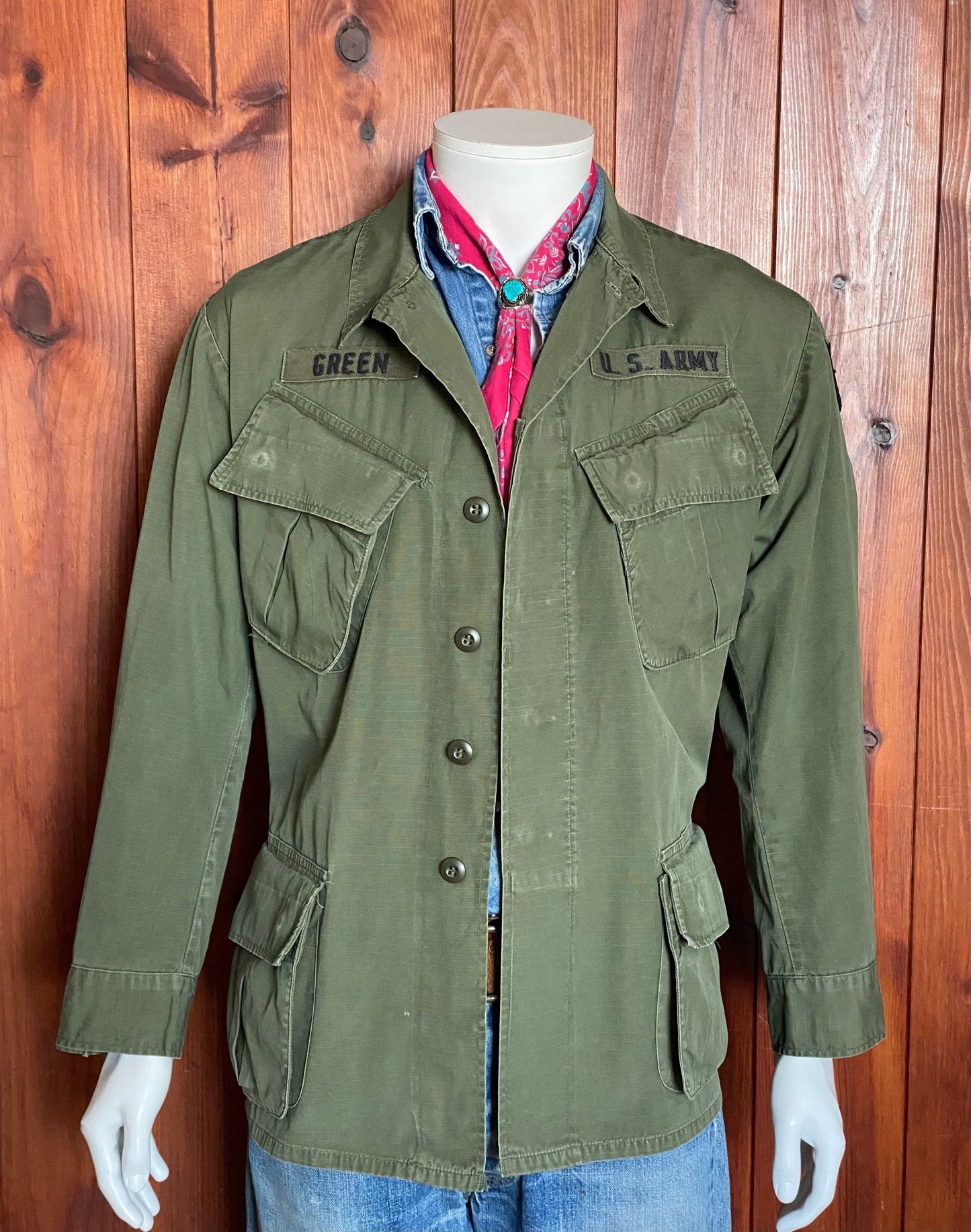 Med Short. Authentic 1970 US Army Vintage Vietnam  jungle jacket..