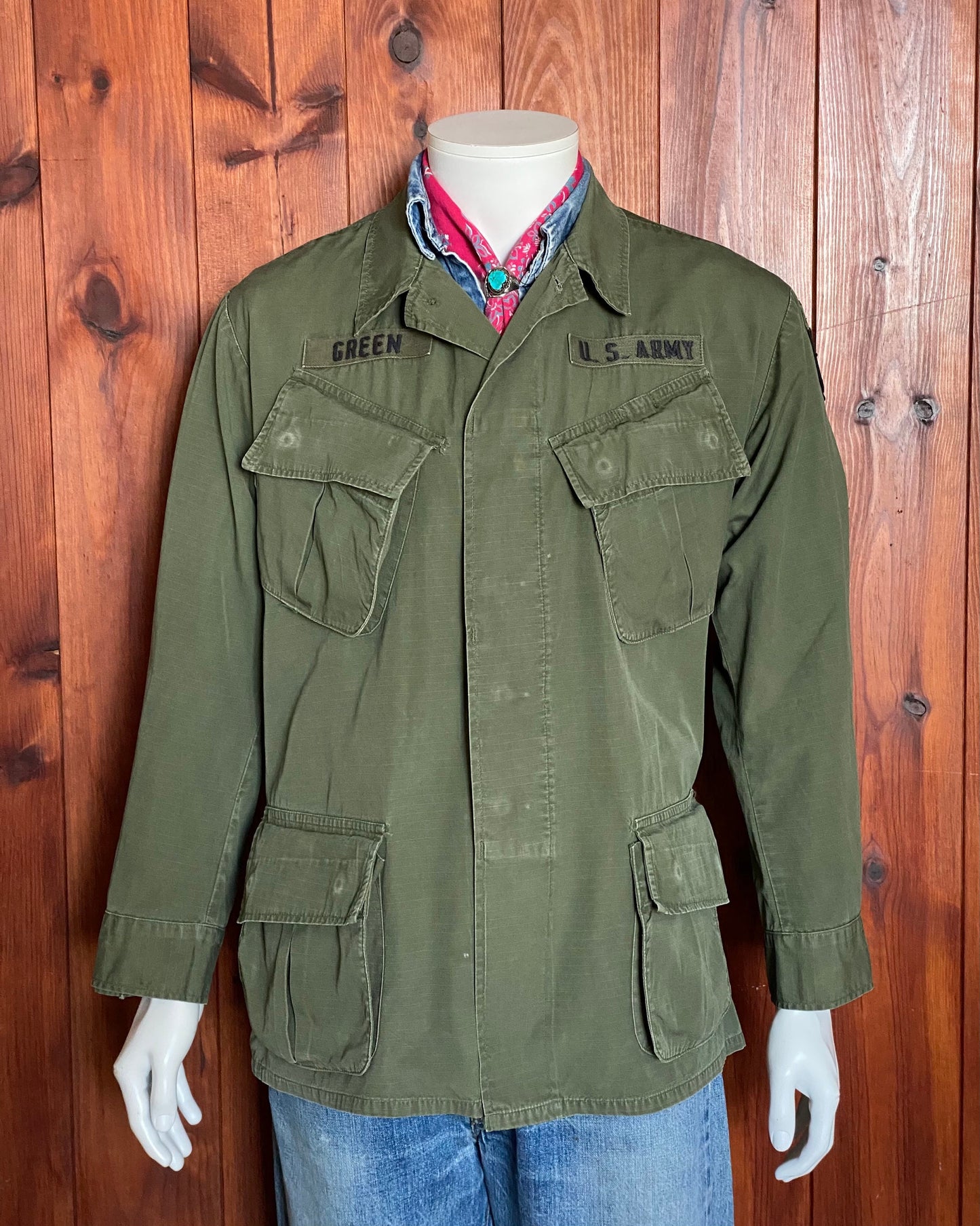 Med Short. Authentic 1970 US Army Vintage Vietnam  jungle jacket..