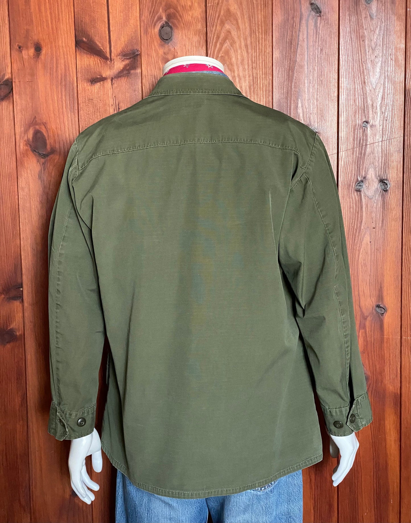 Med Short. Authentic 1970 US Army Vintage Vietnam  jungle jacket..