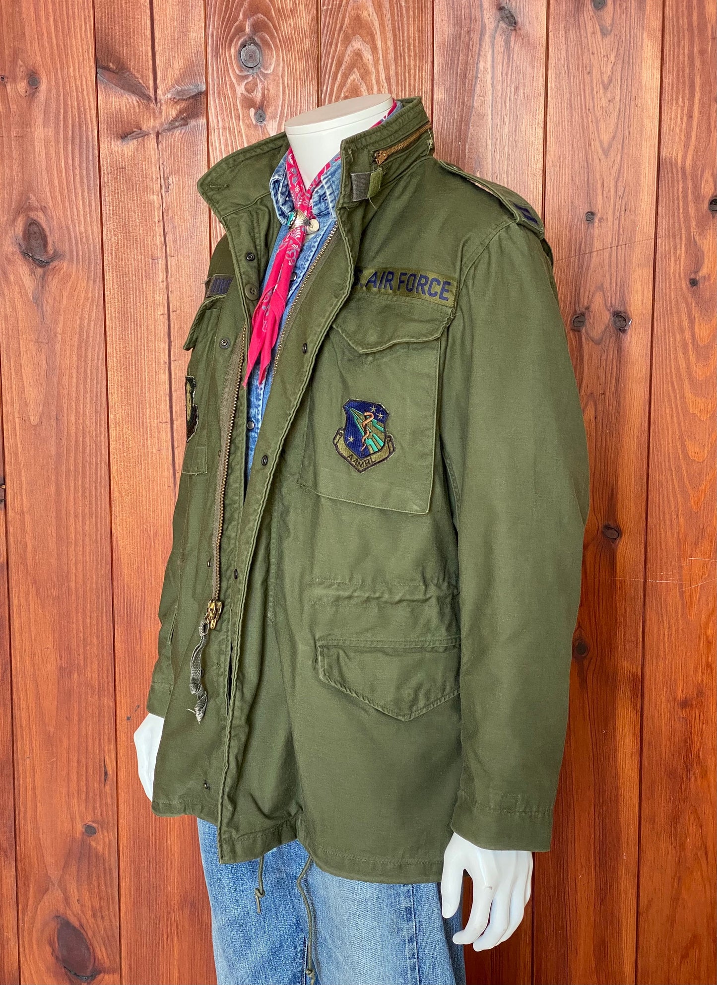 Authentic 1982 US Army M-65 Field Jacket in Olive Green | Classic Military Apparel with Timeless Style and Durability