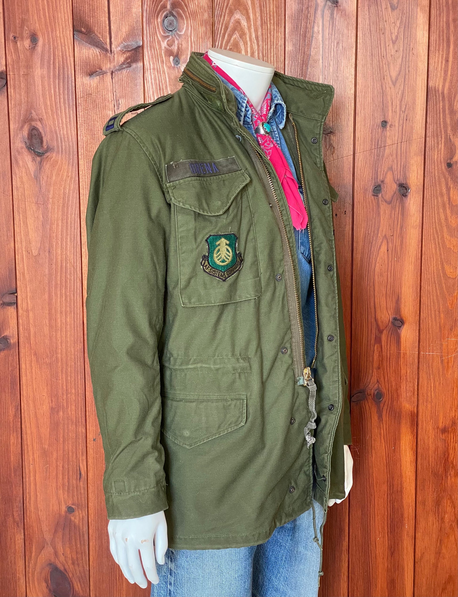 Authentic 1982 US Army M-65 Field Jacket in Olive Green | Classic Military Apparel with Timeless Style and Durability