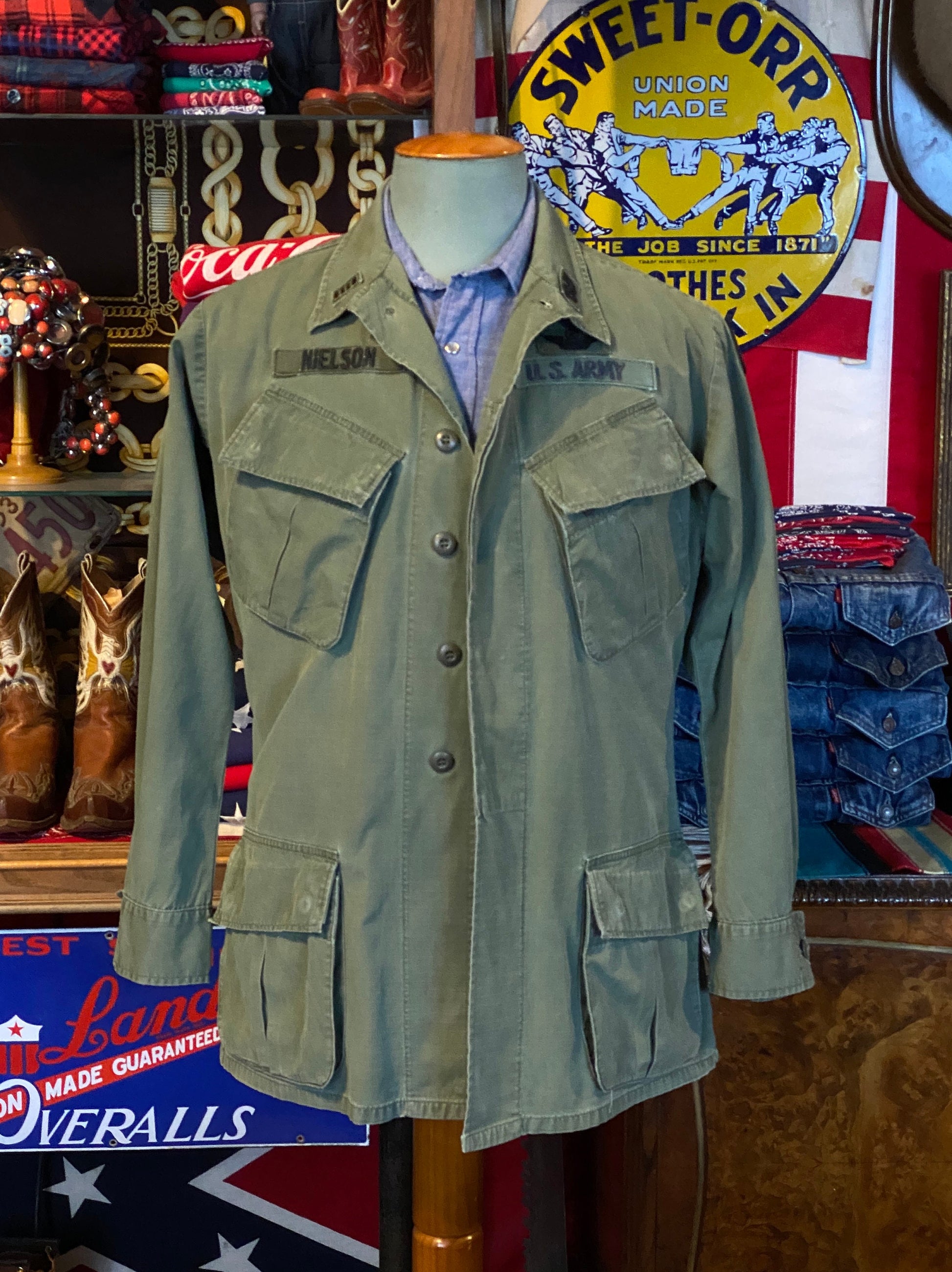 Medium Regular Authentic 1969 US Military Vintage Vietnam Jungle Jacket | Retro Apparel