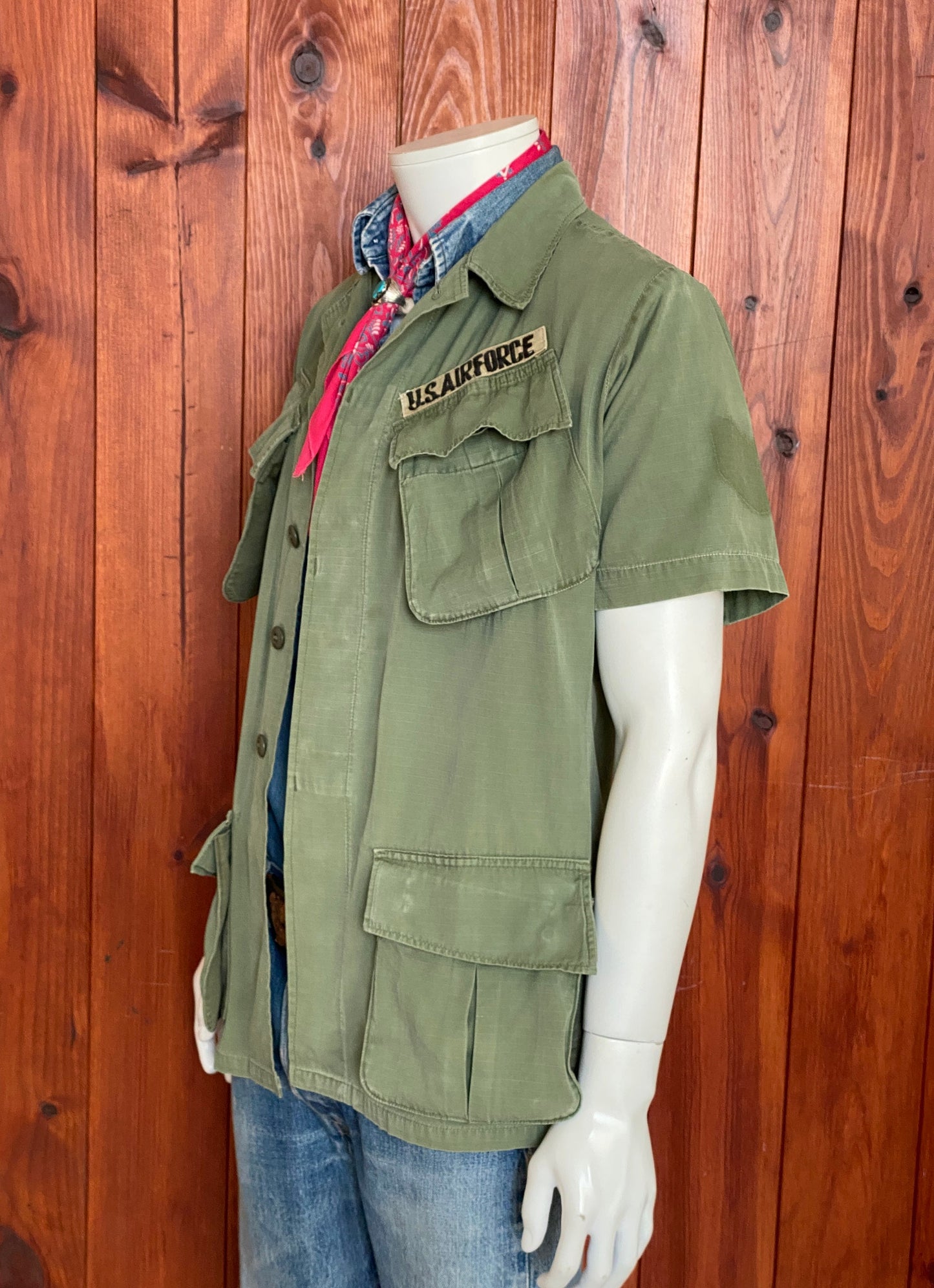 Small Reg. Authentic 1969 US Army Vintage Vietnam  jungle jacket.