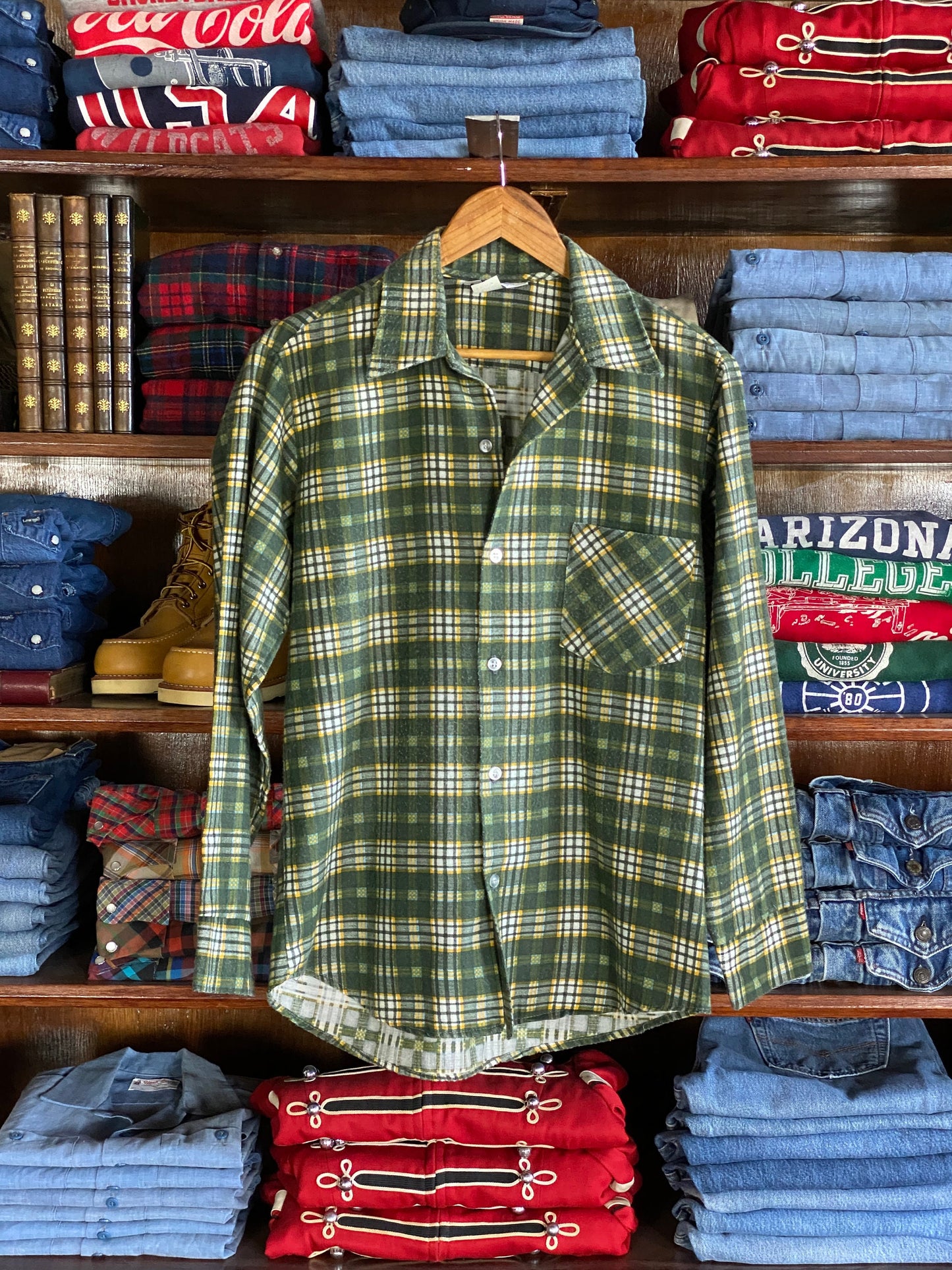 Size M. Vintage 80s flannel plaid Shirt