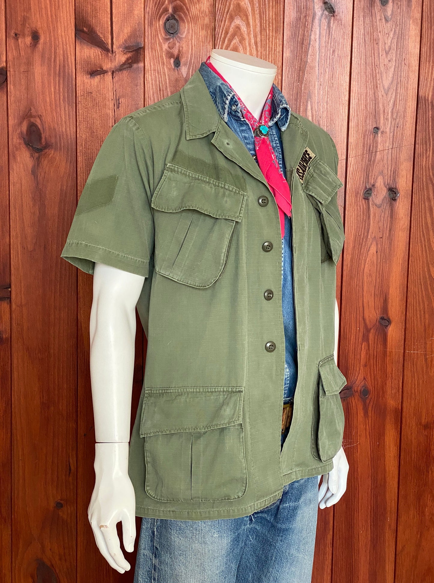 Small Reg. Authentic 1969 US Army Vintage Vietnam  jungle jacket.