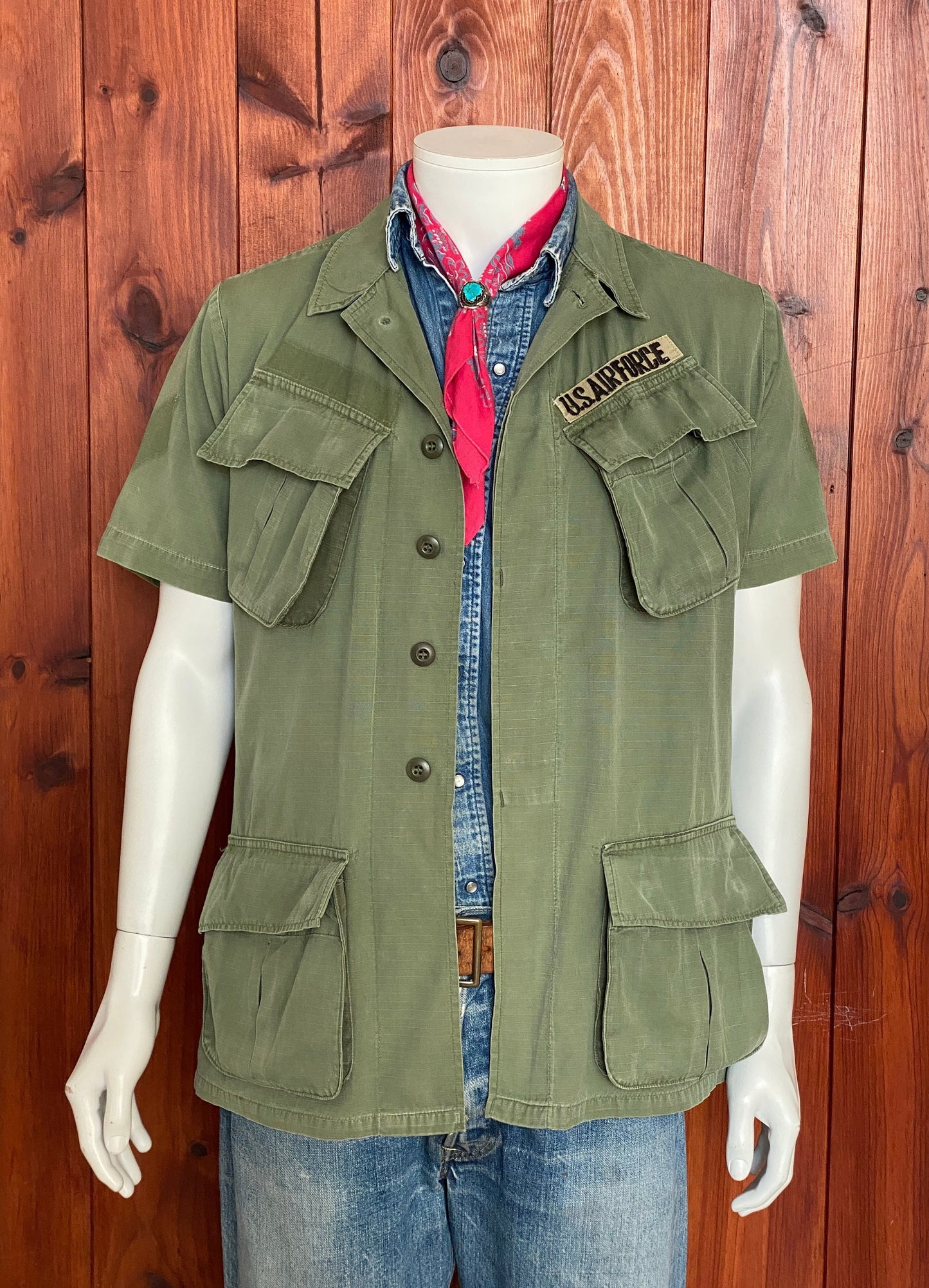 Small Reg. Authentic 1969 US Army Vintage Vietnam  jungle jacket.