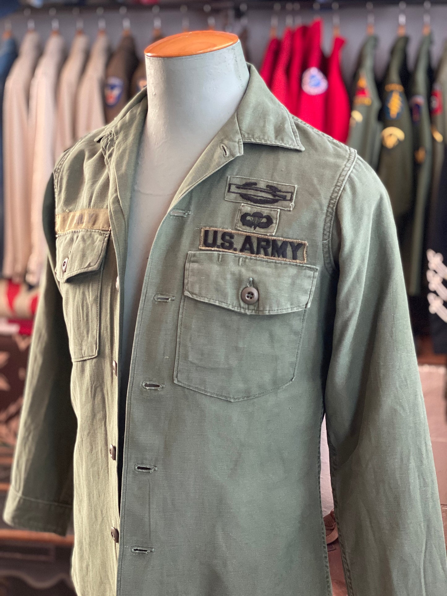Small. Authentic Vintage US Army Vietnam war era 1967 OG 107 type 1 fatigue shirt