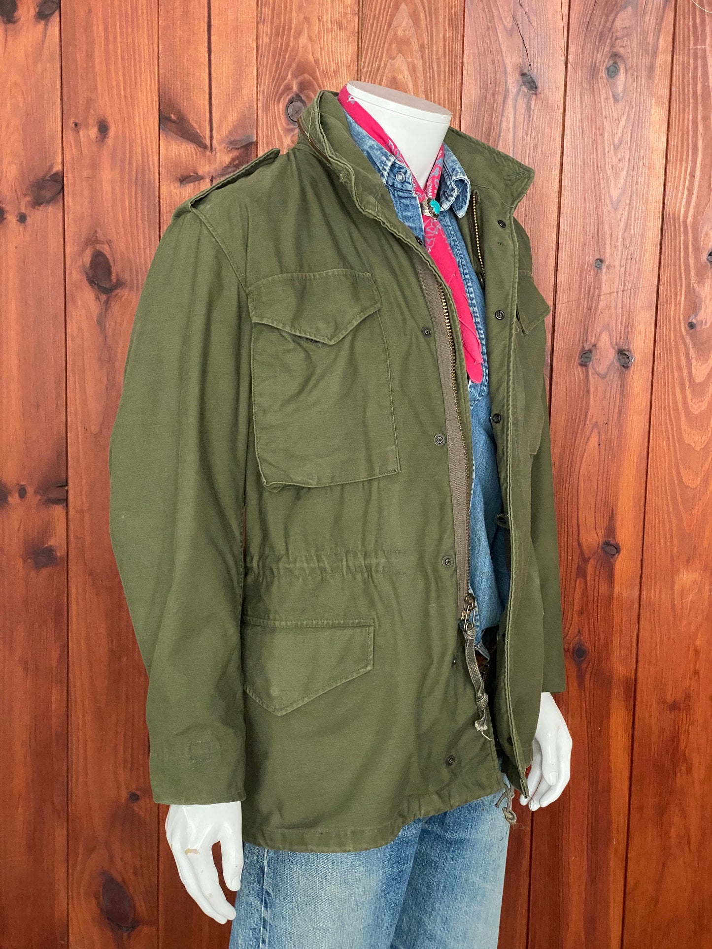 Authentic 90s US Army Vintage M-65 Field Jacket | Classic Military Apparel with Timeless Style and Durability