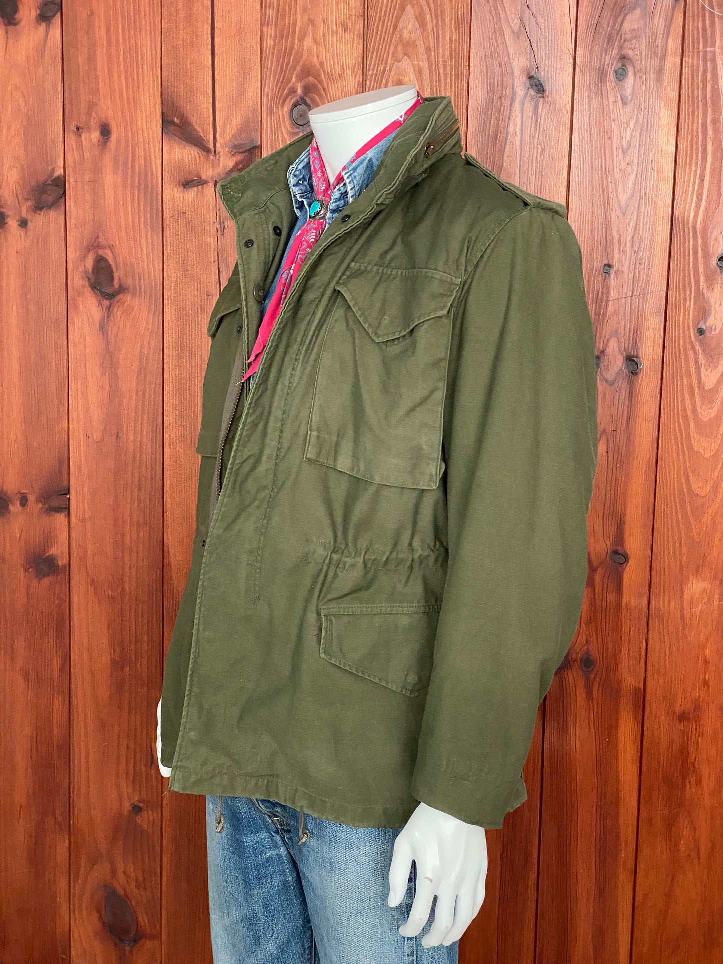 Authentic 90s US Army Vintage M-65 Field Jacket | Classic Military Apparel with Timeless Style and Durability