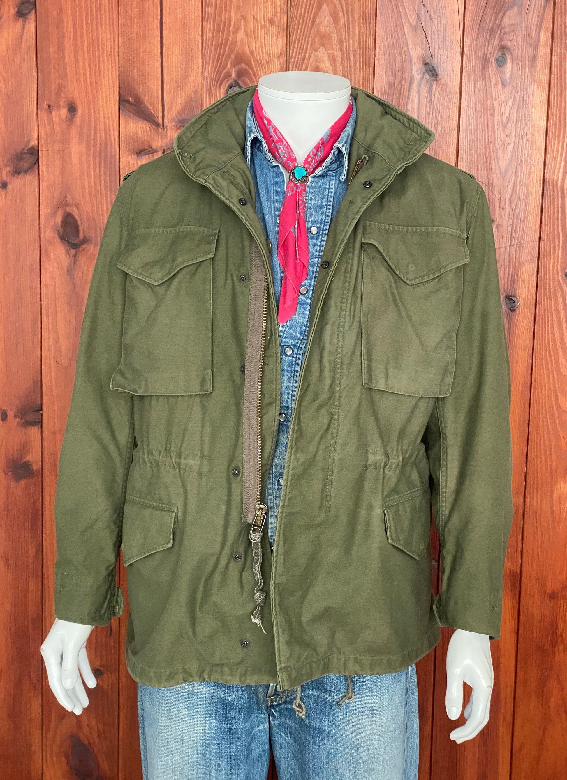 Authentic 90s US Army Vintage M-65 Field Jacket | Classic Military Apparel with Timeless Style and Durability