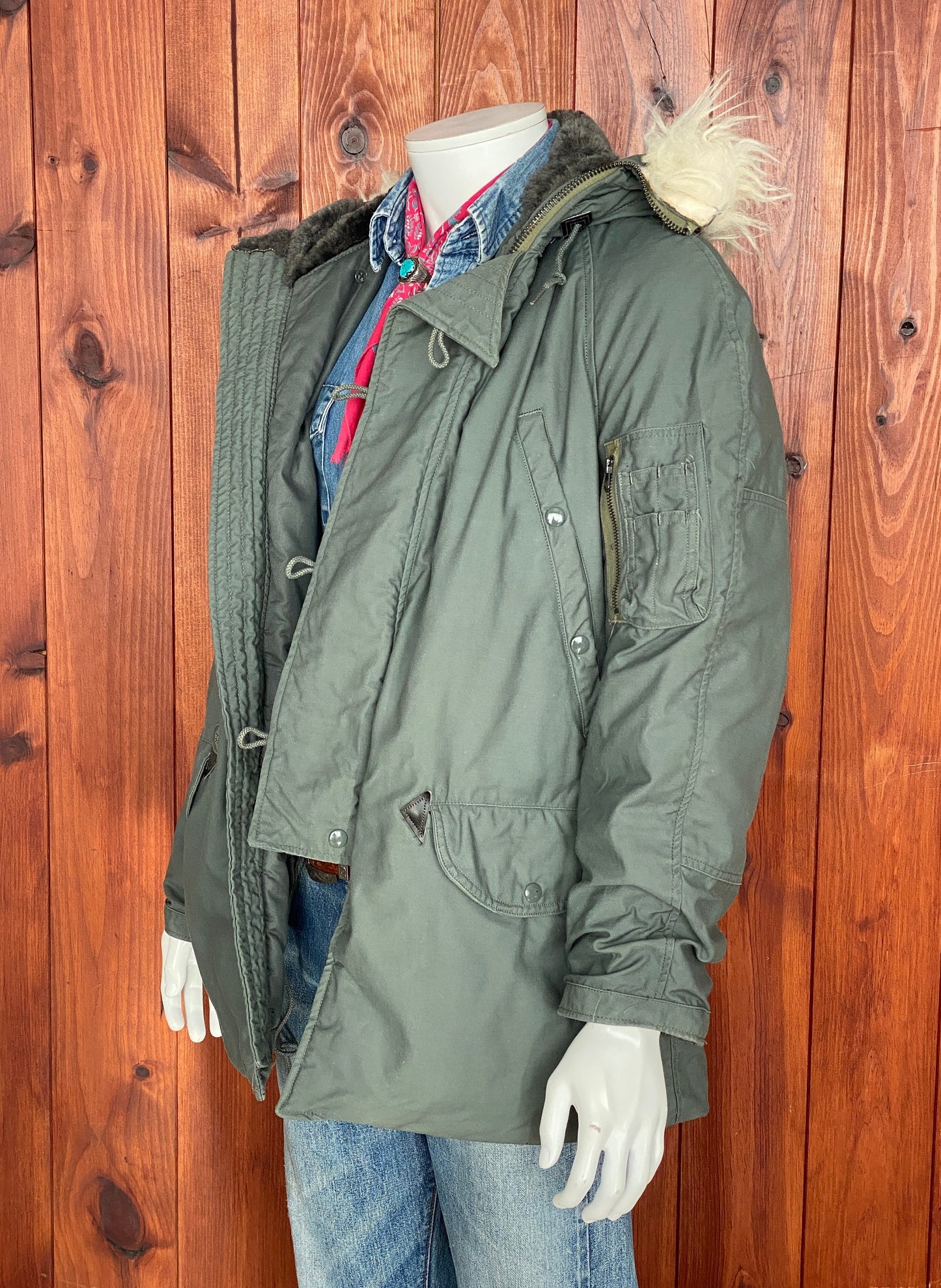 Small. Authentic 1974 US Air Force vintage N-3B extreme cold weather Flyer coat