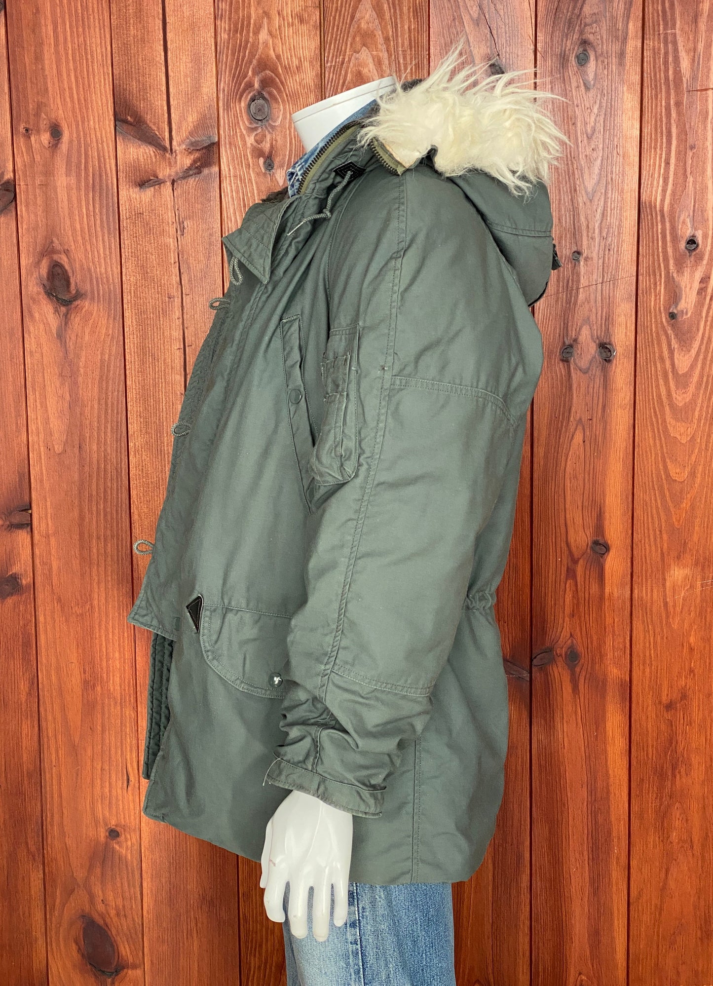 Small. Authentic 1974 US Air Force vintage N-3B extreme cold weather Flyer coat