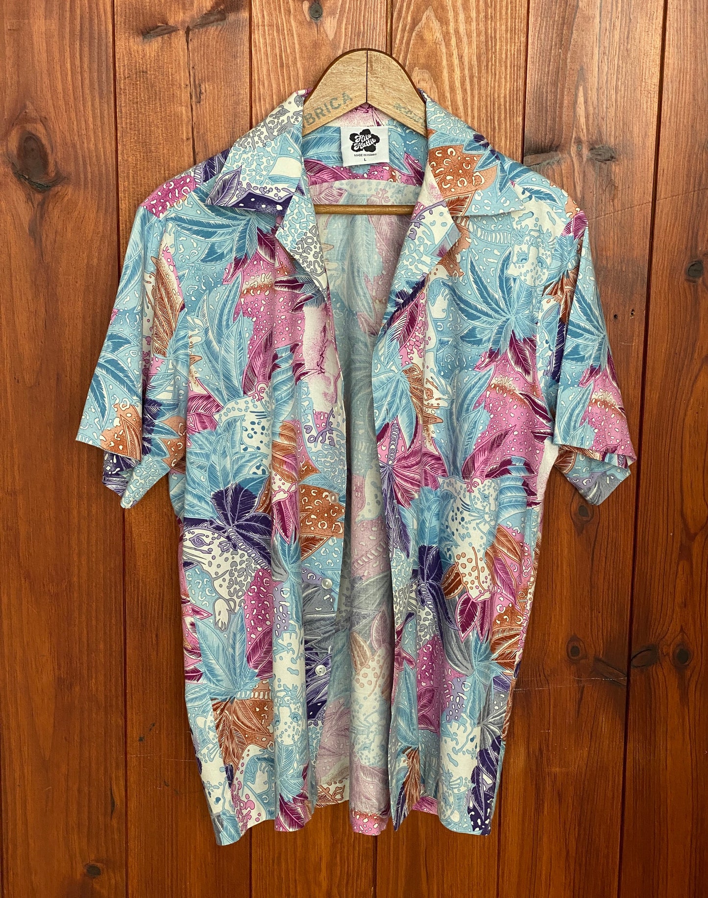 Large. Vintage 80s Hawaiian cotton shirt made by Hilo Hattie in Hawaii