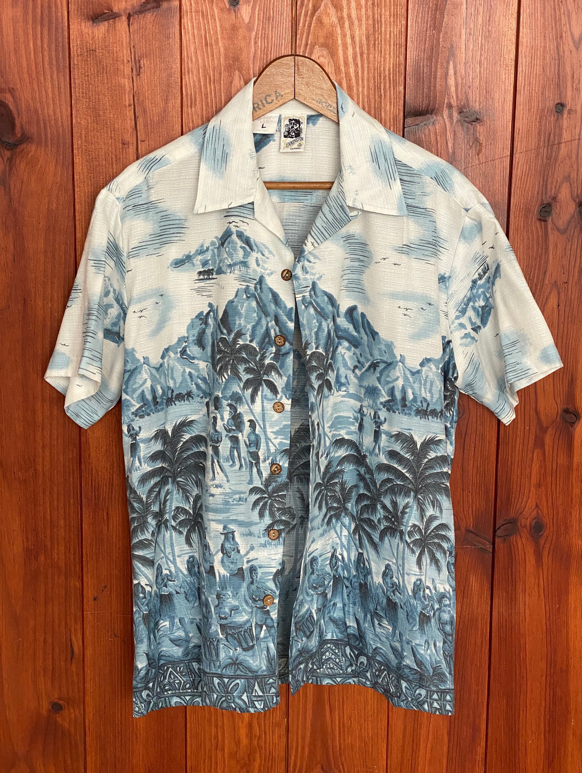 Large vintage 70s Hawaiian thin cotton shirt - retro island style.