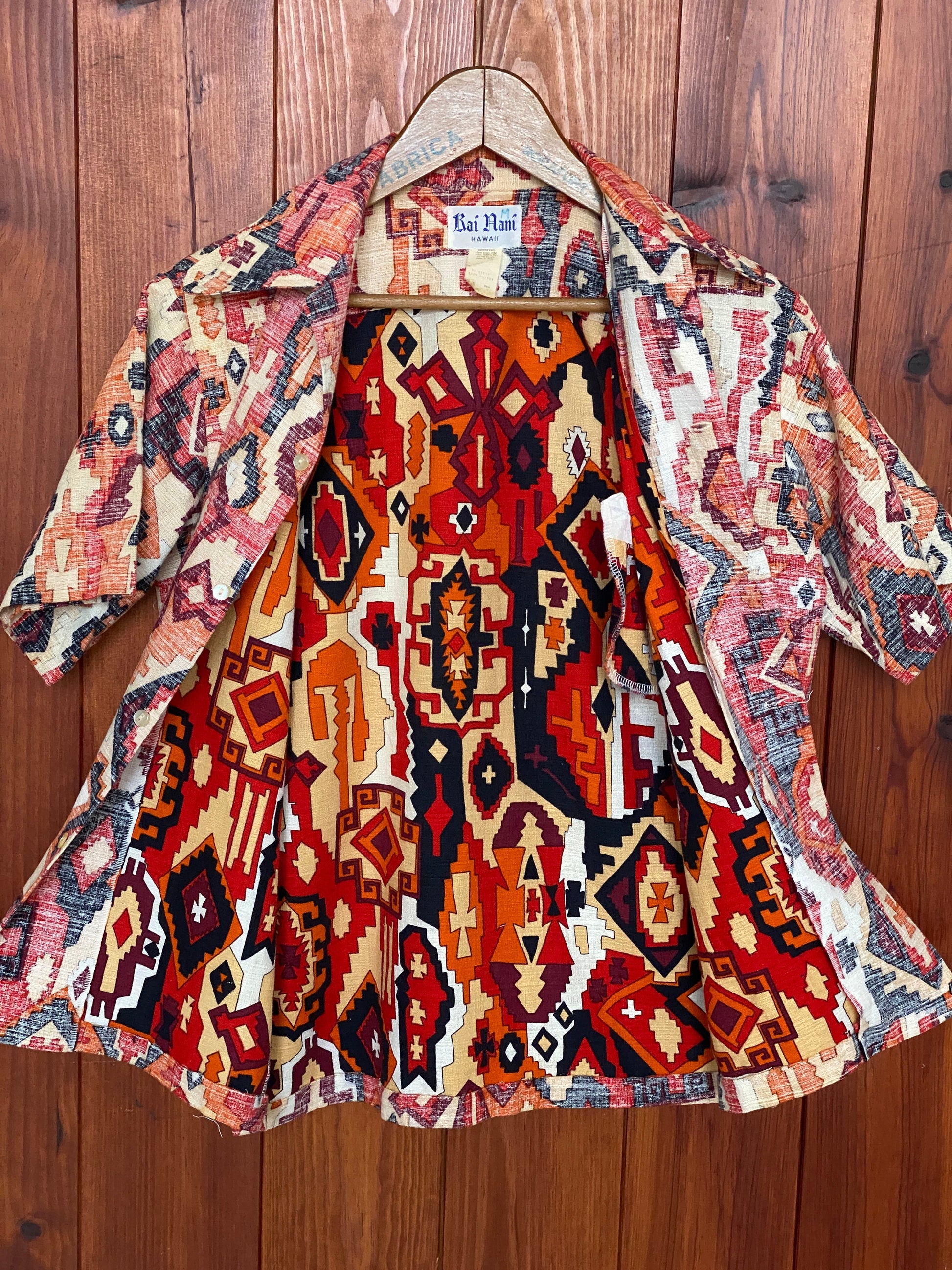 Medium Size Vintage 70s Hawaiian Barkcloth Cotton Shirt - Island Collectible