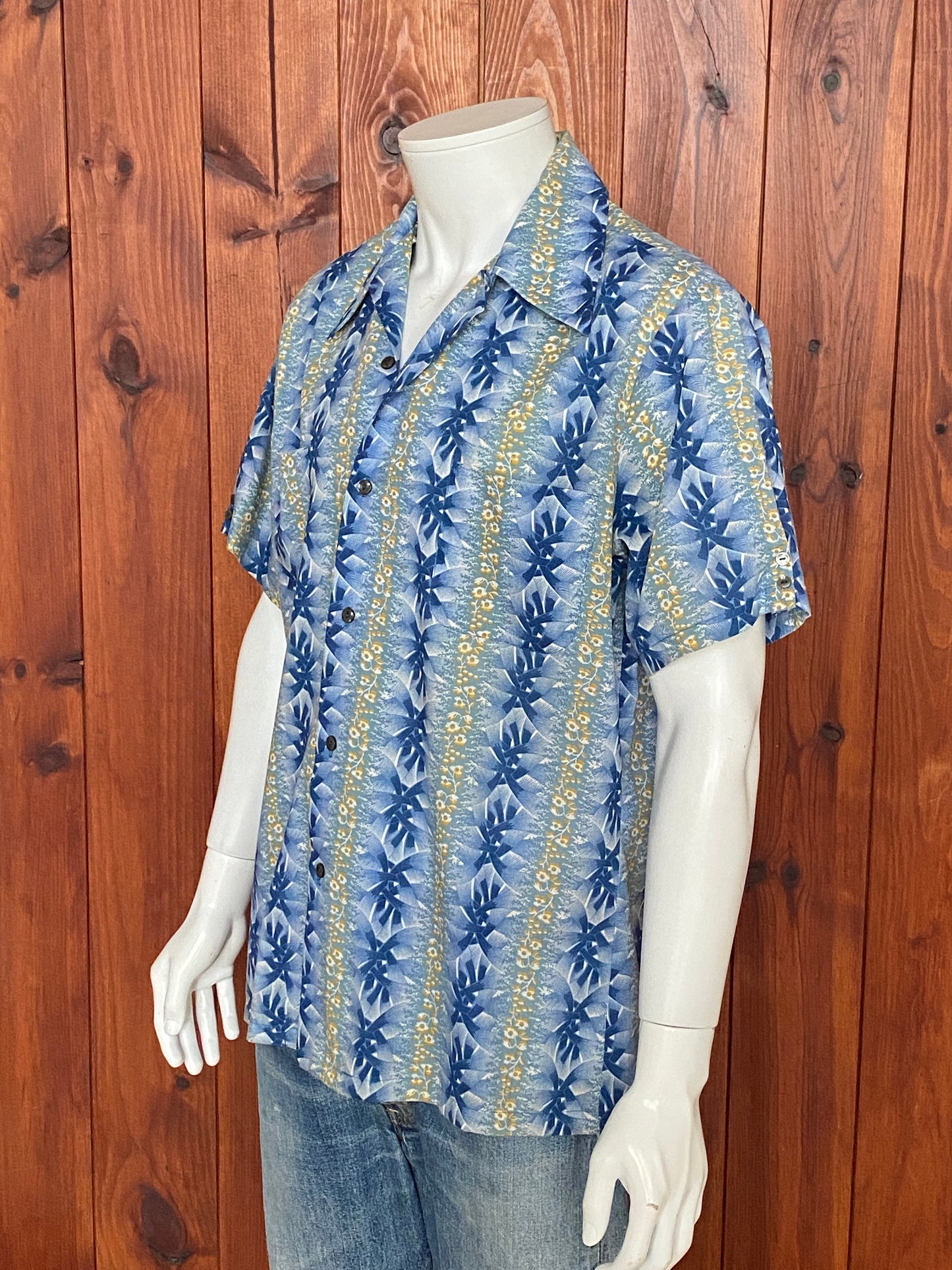 Large vintage 70s Hawaiian thin cotton shirt - retro island fashion.