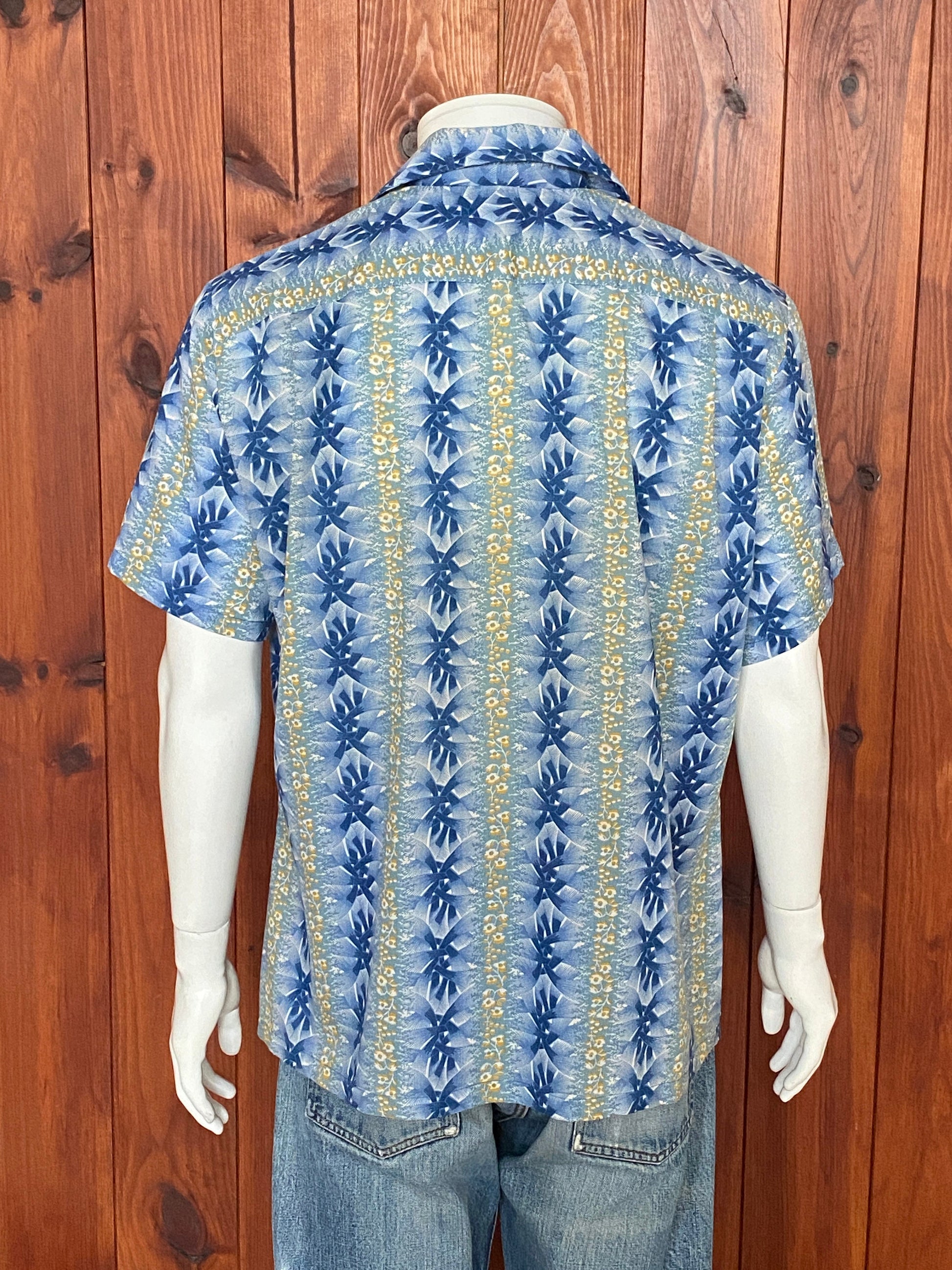 Large vintage 70s Hawaiian thin cotton shirt - retro island fashion.