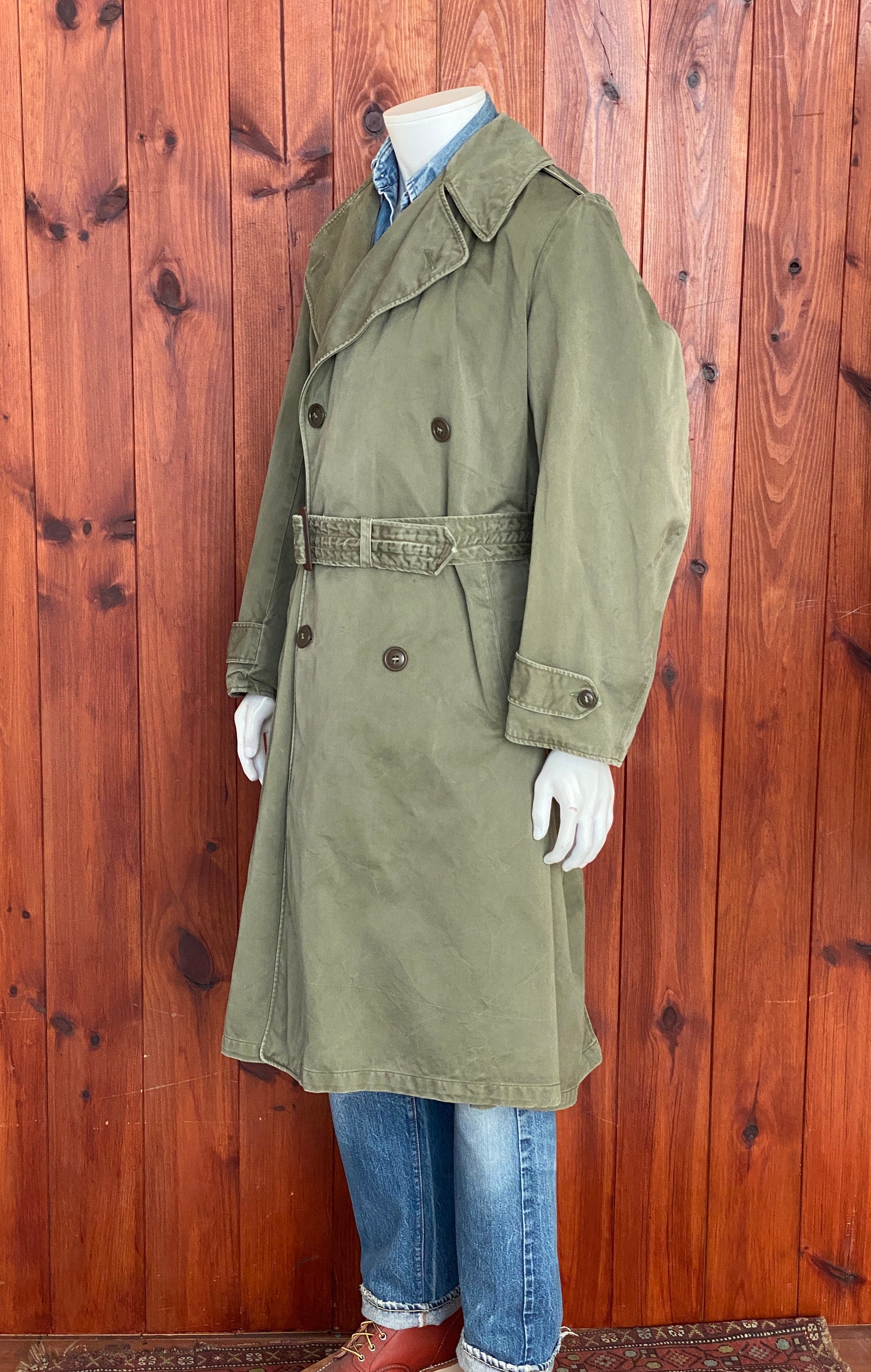 Original US Army 1950s Trench Coat: Authentic Military Vintage Apparel in Medium Regular Size. Embrace History and Style Today!