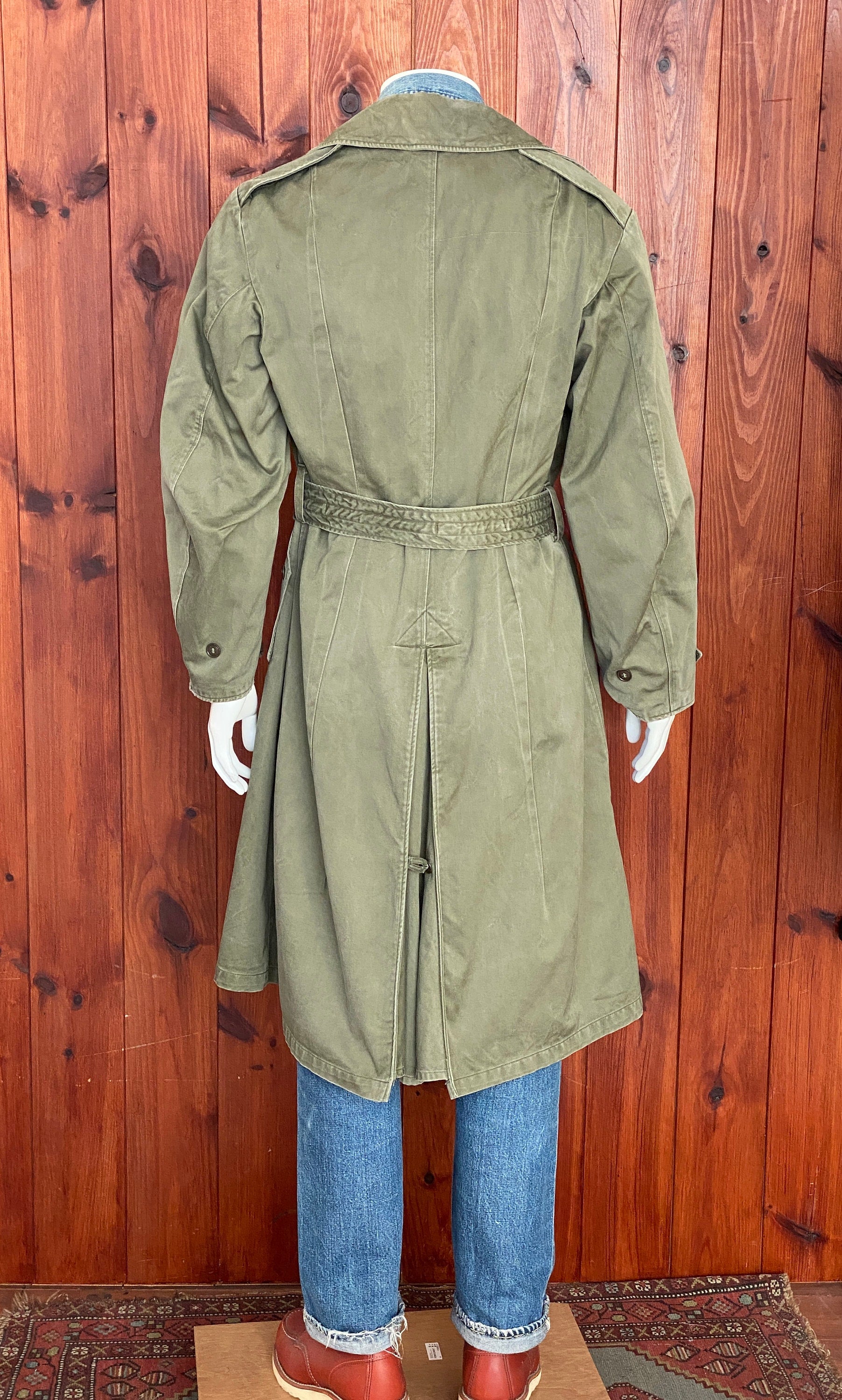 Original US Army 1950s Trench Coat: Authentic Military Vintage Apparel in Medium Regular Size. Embrace History and Style Today!