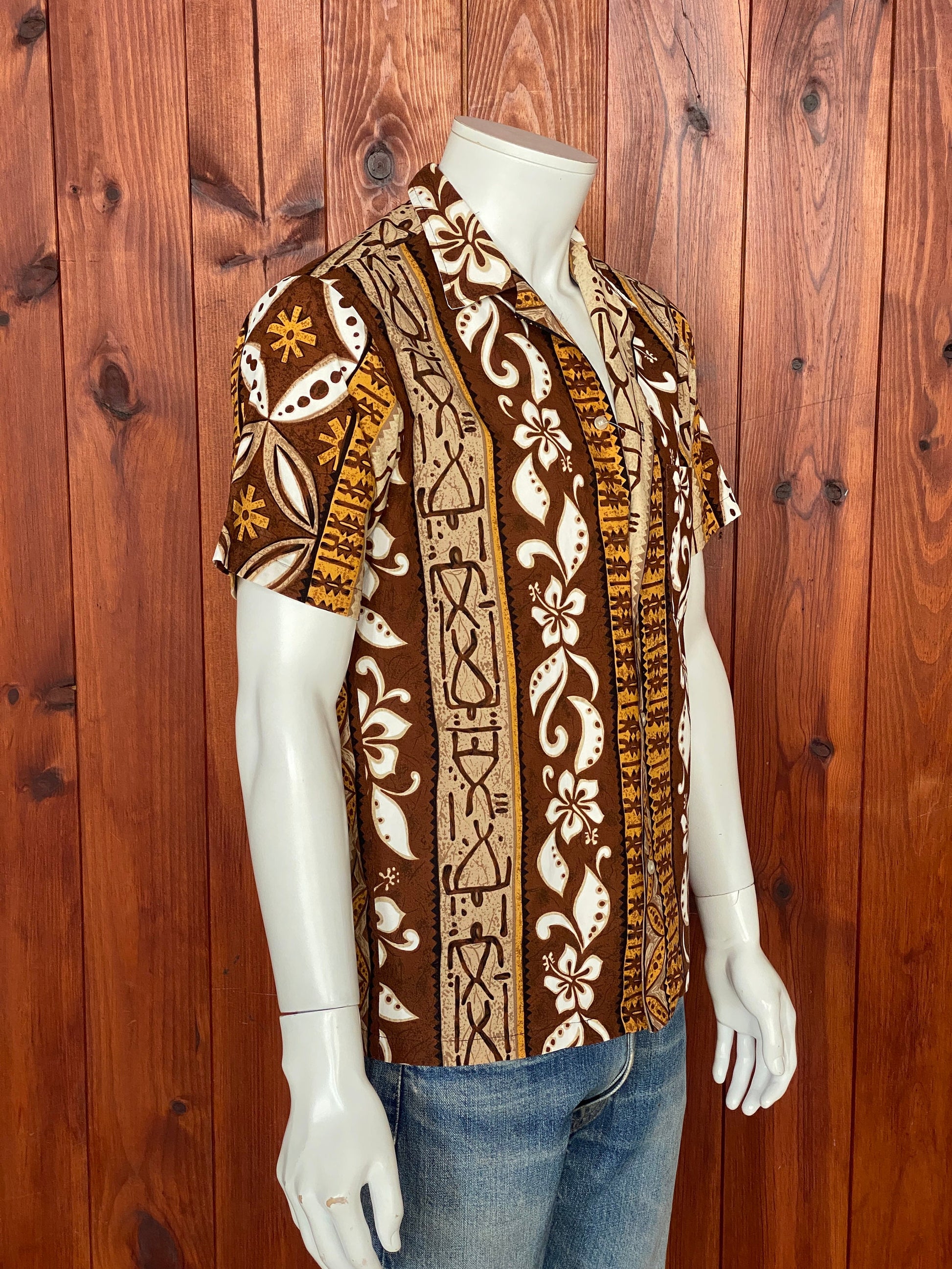 Vintage 60s Hawaiian cotton shirt made in Hawaii, size M - Authentic tropical style for your wardrobe, straight from the islands.