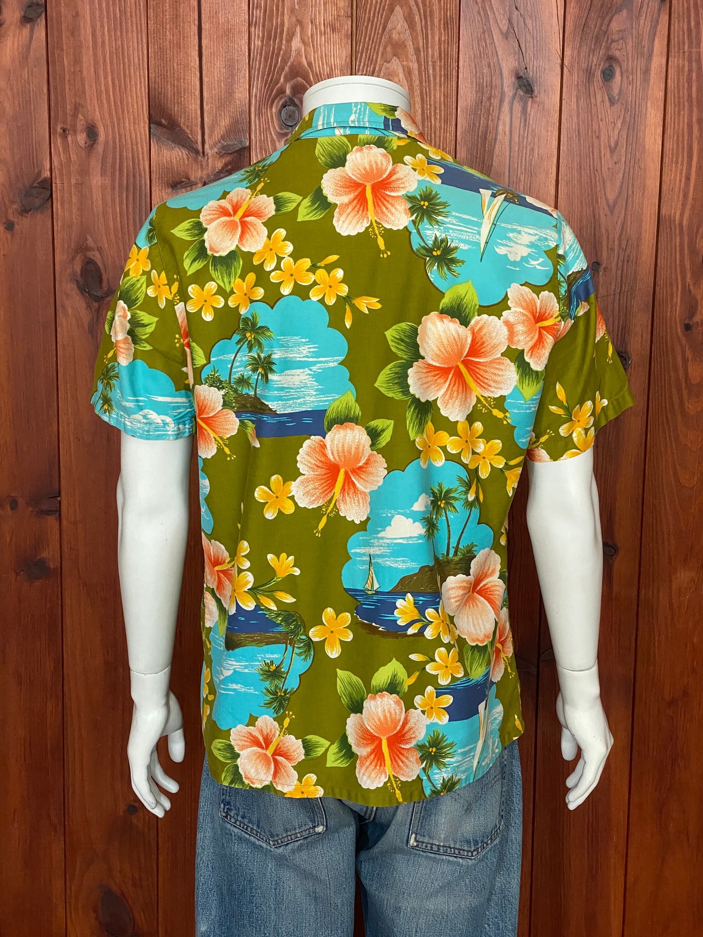 Vintage 70s Hawaiian cotton shirt made in Hawaii, size M - Authentic tropical style and timeless charm for your wardrobe, straight from the islands.