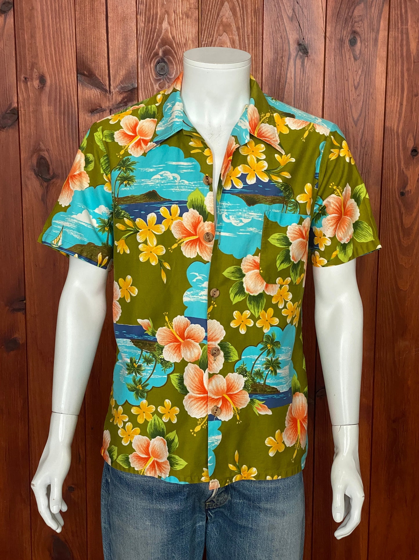 Vintage 70s Hawaiian cotton shirt made in Hawaii, size M - Authentic tropical style and timeless charm for your wardrobe, straight from the islands.