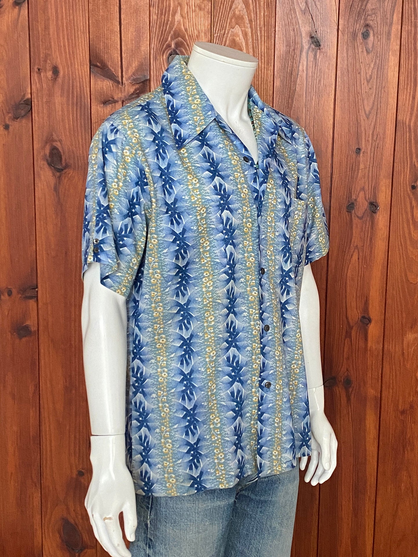 Large vintage 70s Hawaiian thin cotton shirt - retro island fashion.