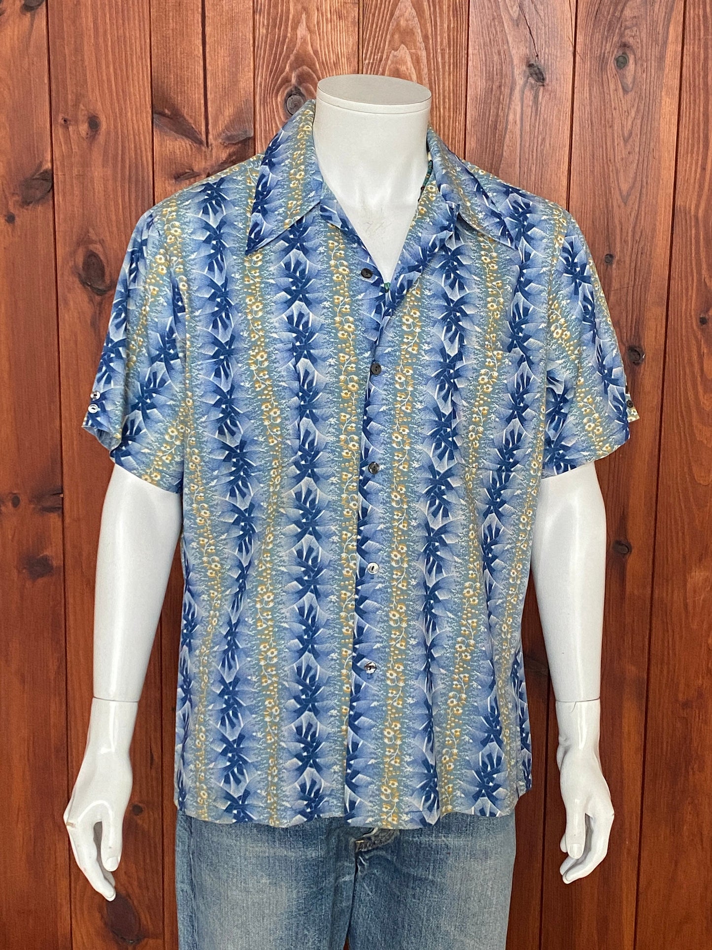 Large vintage 70s Hawaiian thin cotton shirt - retro island fashion.