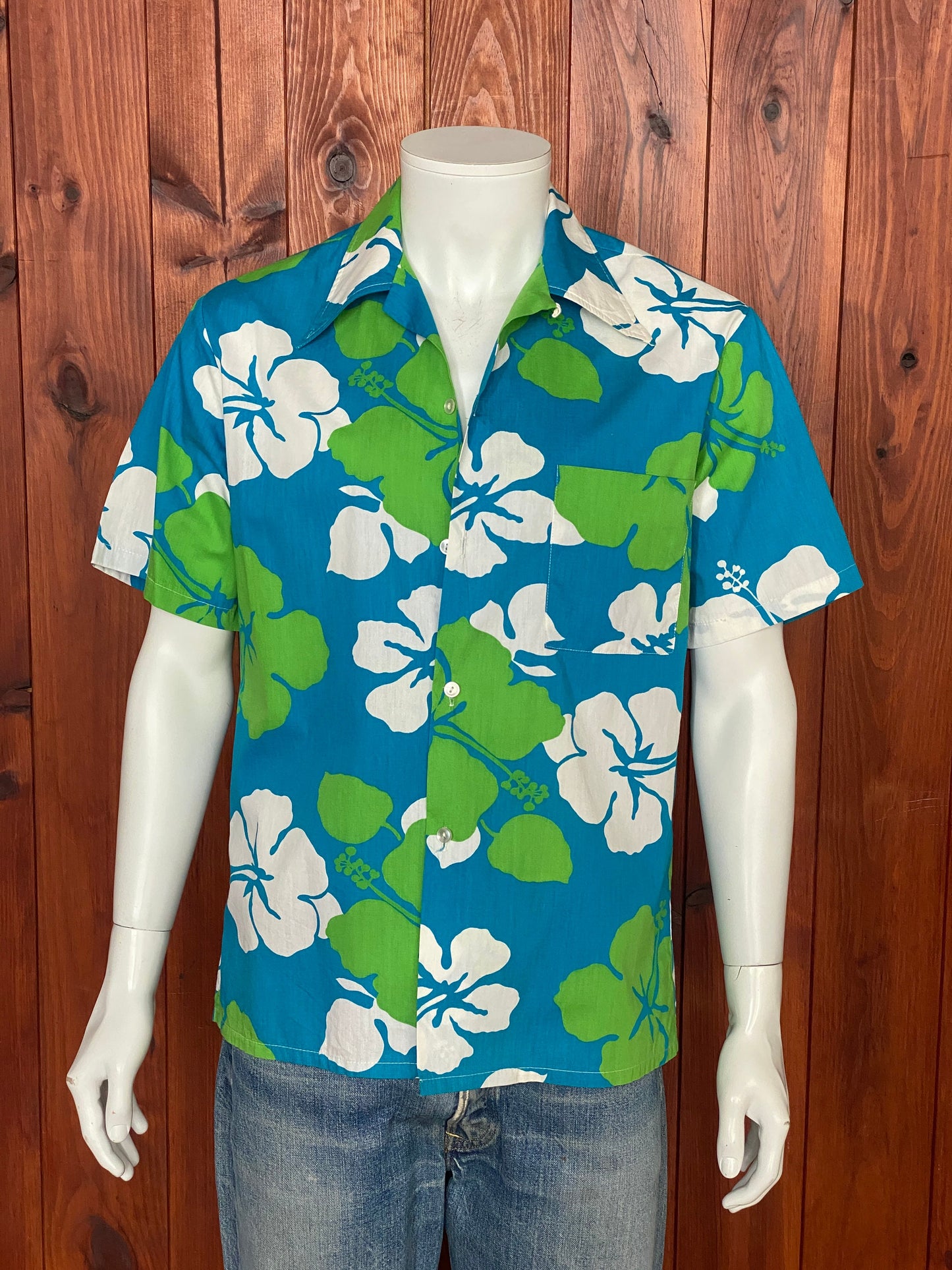 Vintage 60s Hawaiian cotton shirt made in Hawaii, size M - Authentic tropical style and timeless charm for your wardrobe.