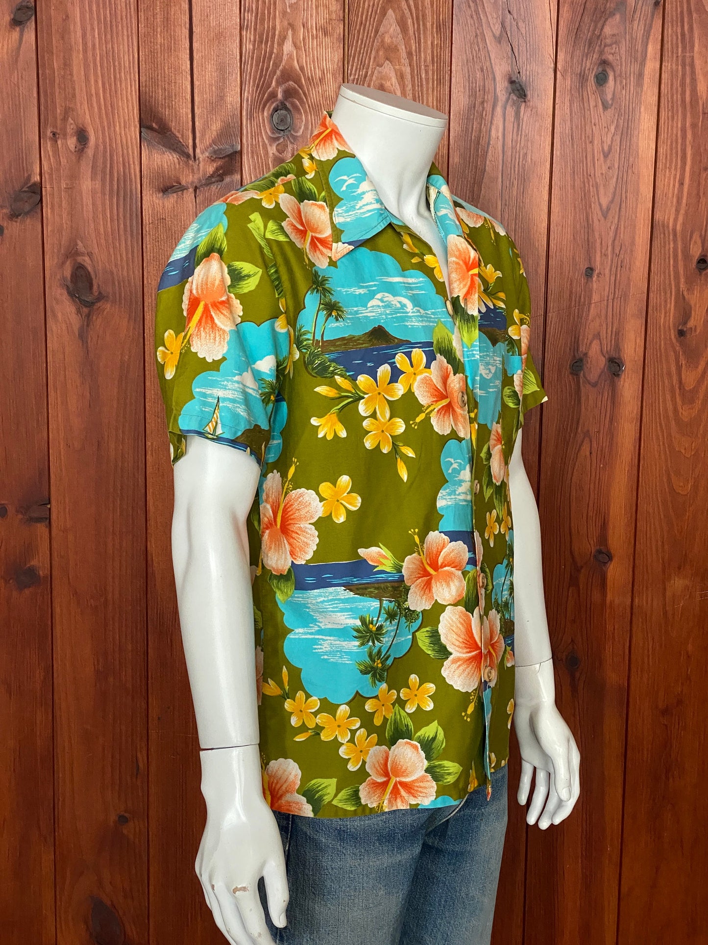 Vintage 70s Hawaiian cotton shirt made in Hawaii, size M - Authentic tropical style and timeless charm for your wardrobe, straight from the islands.