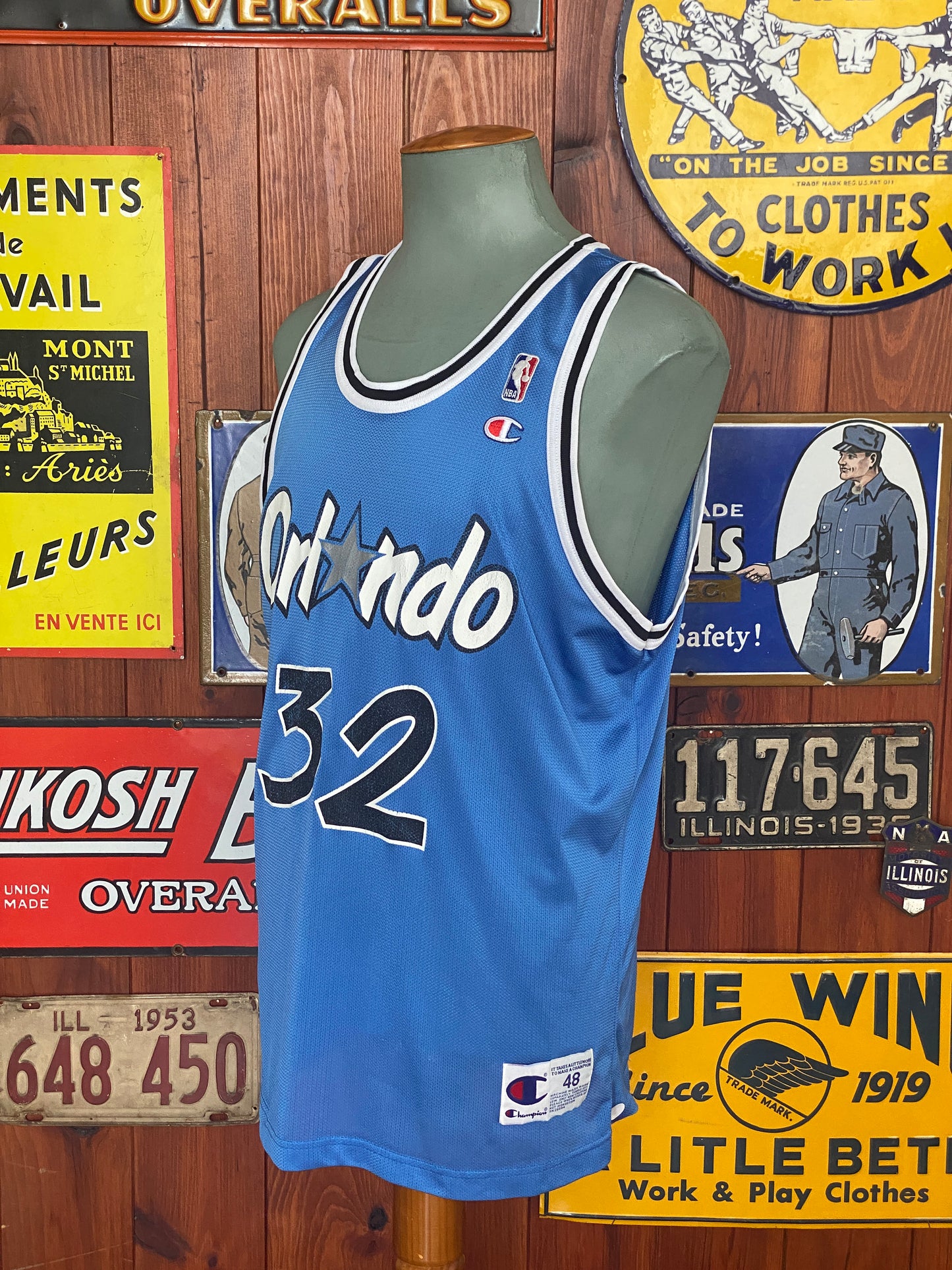 Vintage 90s Orlando NBA jersey with player O'Neal #32, size 48 - front view. Made by Champion.